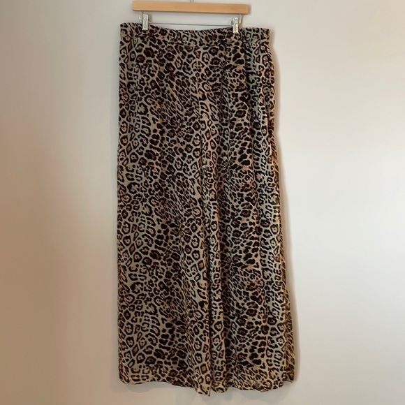 Forever 21+ Animal Print Pants SZ 1X Sheer Lined Wide Leg Pants Elastic Waist - Picture 2 of 10